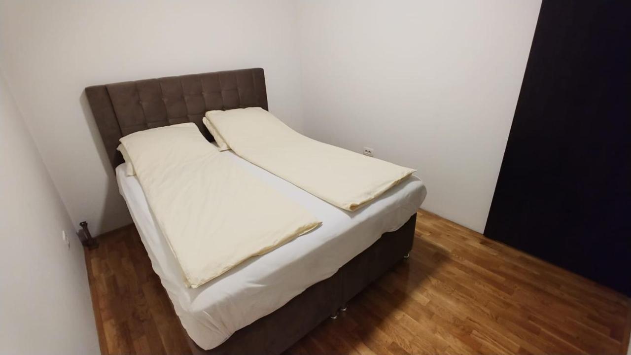 Apartments Leon ซาราเยโว ภายนอก รูปภาพ