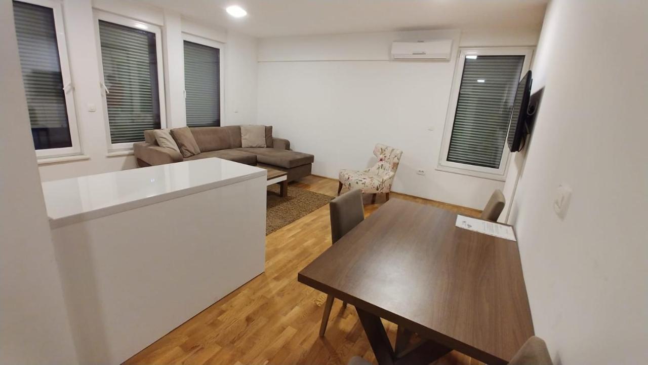 Apartments Leon ซาราเยโว ภายนอก รูปภาพ