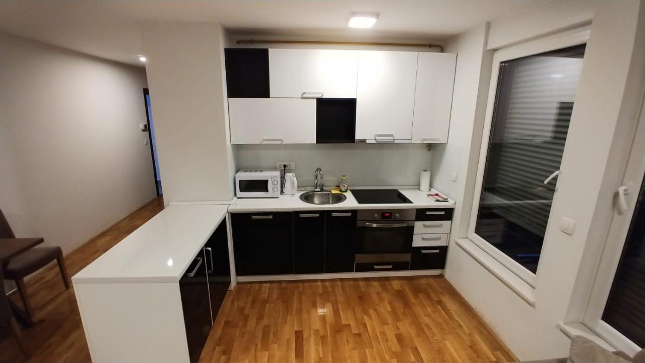 Apartments Leon ซาราเยโว ภายนอก รูปภาพ